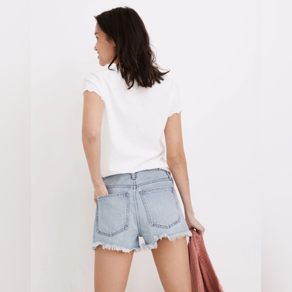 Madewell Relaxed Denim Shorts in Cedarcroft Wash - Picture 4 of 9